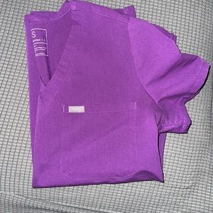 Women’s figs magic purple small Catarina scrub top